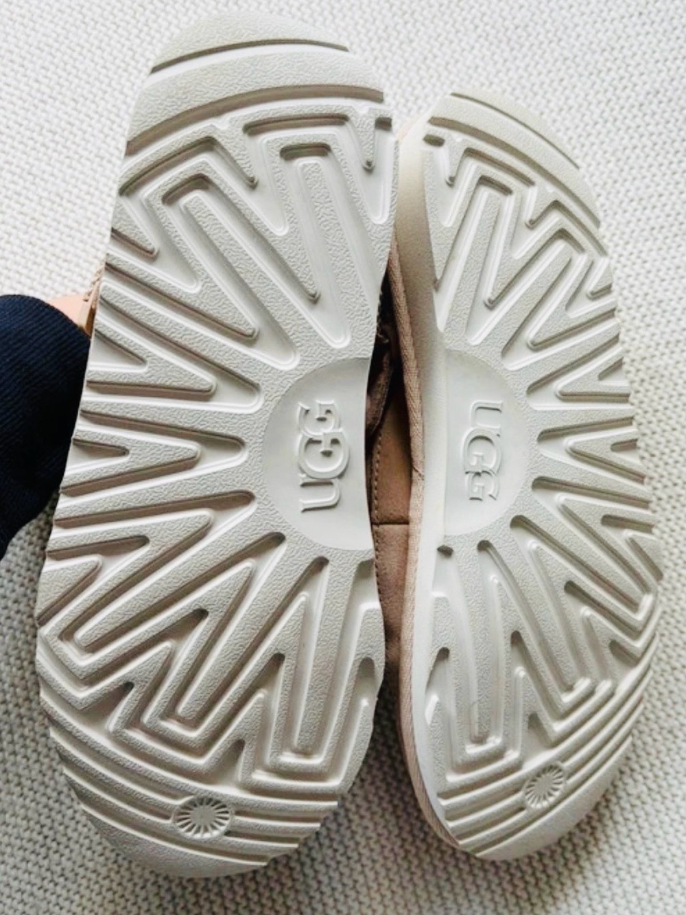UGG Goldenstar Clog Shoe, size EU 38, color: sand, women’s - Picture 3 of 9